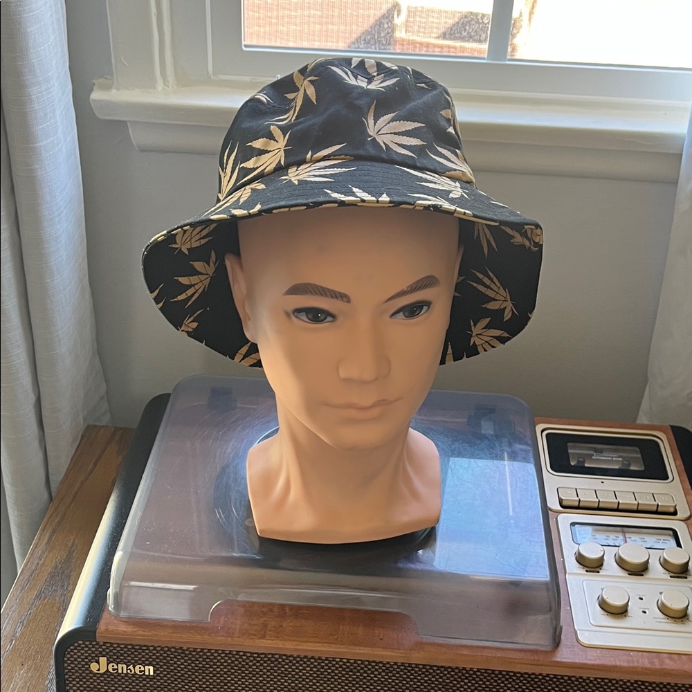 Stylish Black and Tan Leaf Pattern Bucket Hat